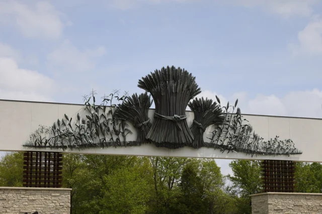 Painted Garden opens TODAY! 🌿🎨 

Soak up the beautiful weather while exploring vibrant new additions across the Gardens from a stunning glass installation in the Conservatory to colorful barn quilt squares woven throughout the landscape. 

Make a day of it with the @summitart Vendor Fair (included with admission) and a special keynote lecture by Matt Reed, Pawnee Nation Tribal Historical Preservation Officer. His powerful talk at 12:30 p.m. offers deeper insight into prairie culture, stewardship, and connection to place. 

Click the link in bio to purchase admission or save your seat. #powellgardens #paintedgardenkc #botanicalgarden #openingday #theprairieisourhome