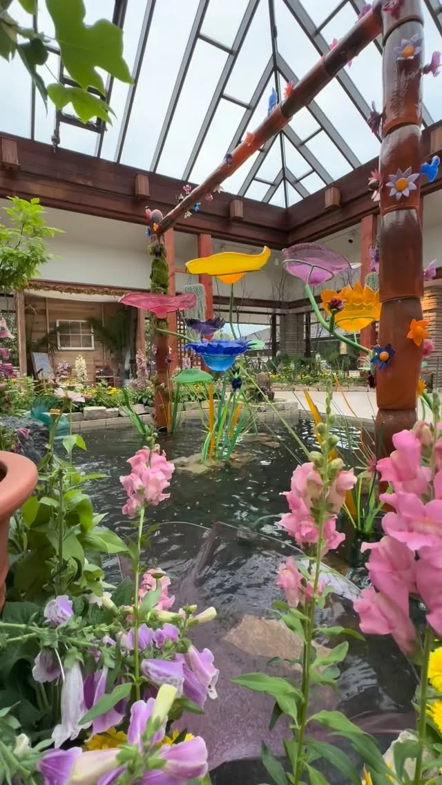 Teaming With Life is now on view in the Conservatory! 💛

An incredible team of nine glass artists brought together by @belgerarts created the glass fountain for Powell Gardens’ spring event, Painted Garden.

THE ARTISTS:
@kobrien_glass 
@doubledippedstudios 
@shirglassworks 
@bsmithglass 
@laurylmsi 
@michaelcarson2 
@tylersuterart 
@abigailamundson.art 
@ickeglass