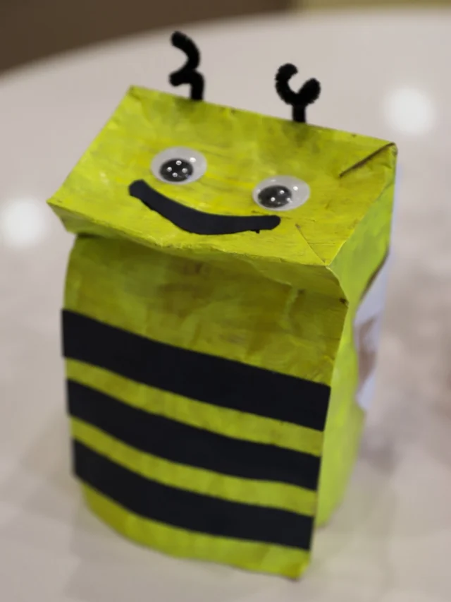 Powell Gardens’ April family program celebrates honeybees in the Gardens! This program includes story time, crafts, and a snack before going on a garden adventure to look for honeybees. 

Save your spot at the link in bio. 🐝 

#powellgardens #familyprogram #honeybees #garden #familyfun