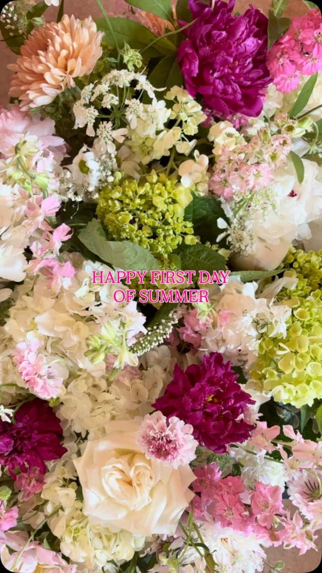 Happy first day of summer, garden friends! 💐
