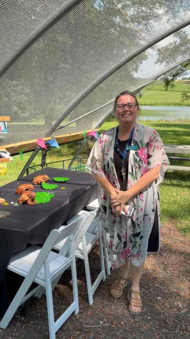 You heard Jamie! Make sure you answer the science question of the day at the Splash & Soar Station, then join the Butterfly Parade at noon. 🦋🔬✨

#powellgardens #festivalofbutterflieskc #botanicalgarden #butterfly #familyfun