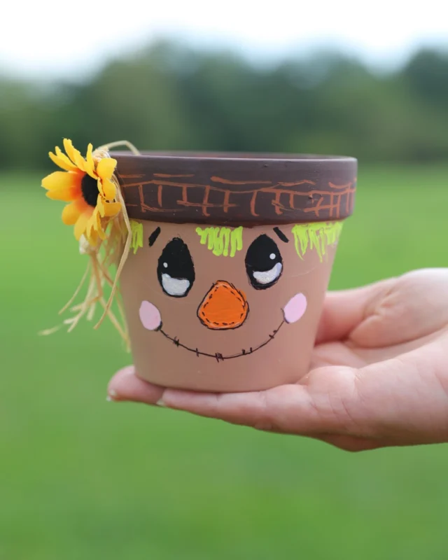 Looking for something to do with family or friends on Saturday? Sign up for a class at Powell Gardens (link in bio)! 

🧡 Family Craft: Scarecrow 
🕯️ Natural Arts: Candle Making (21+)
