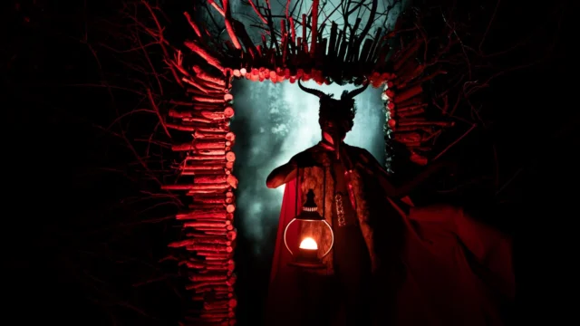 Book your @darkforestkc evening now (link in bio). 🖤 

Presented in partnership with @quixoticfusion at Powell Gardens. 

#darkforestkc #powellgardens #botanicalgarden #kansascity #spookyseason #adventure